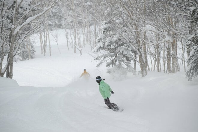 【志賀高原 焼額山スキー場】春スキーにおすすめ「この雪質、一度お試しあれ！」  誰もが “ワンランク上” の滑りができちゃう「極上ゲレンデ」とは、ここのこと！の画像006
