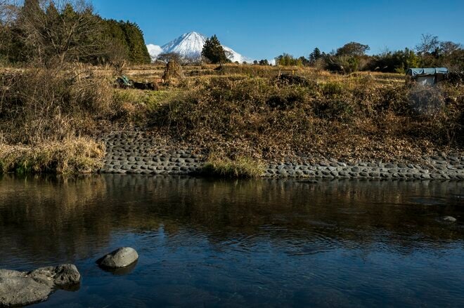 【渓流釣り】澄んだ流れの渓流で、一年中釣りができる幸せ「芝川特別区」でフライフィッシング！   静岡県｜2025年の画像002