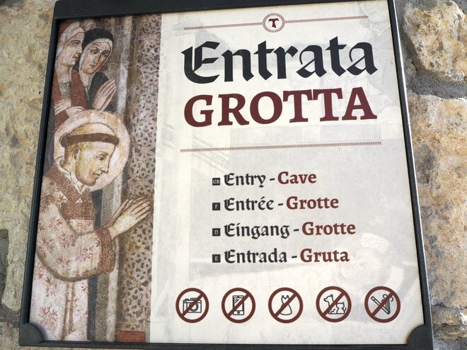 中世のまま時を止めた修道院などアペニン山脈の森と丘陵に囲まれたプレゼーぺの聖地ーグレッチョ巡礼ハイク【ブーツの国の街角で vol.44】の画像013