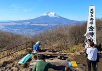 息を呑む「富士山と箱根」のパノラマ絶景！  山頂で名物「なめこ汁」が待つ「初級者向け標準コースタイム3時間」の「金時山」登山レポート