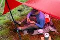 シビれる辛さが登山向き？「缶詰で作れる汁なし担々麺」で雨宿り休憩を楽しんだぞ【缶詰博士の缶たん”CAN”P料理 vol.46】の画像003