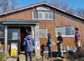 燃えるような紅葉の「鍋割山」へ！  目にも鮮やか「秋色の登山道」に癒やされ＆足を止め… 絶景「11月・丹沢ハイキング」の画像003