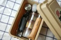 【3COINS】キャンプで使える「スリーコインズ」アイテム3選！ すっきりまとまる「キッチン小物」＆「夏用ギア」