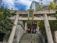 梅田茶屋町のオシャレエリアに！ 歯痛と思い込みの強い性格を治したいと願う【関西おみくじジャーニー vol.20「綱敷天神社御旅社＆歯神社」／大阪市北区】