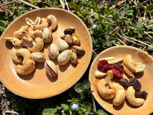 登山やハイキングに最適！  地元在住ライターが厳選する、美味しくて携行向き「ツルヤオリジナル」5選！  アウトドアのエネルギー補給＆ご褒美に