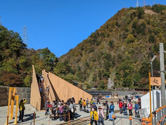 「黒部峡谷 トロッコ電車」 日本一険しい峡谷を車窓から満喫 手つかずの秘境の秋景色の中へ【紅葉フォトトレッキングガイド vol.7】富山県・黒部エリアの画像004