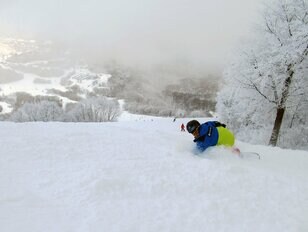 活気が戻る “北信エリア” 随一のパウダーゲレンデ【斑尾高原】レポート！ 噂に違わぬ「マダパウ」の魅力