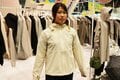 【ショップ店員に聞く！ 注目のアウトドアウェア】女性のための “UVカット” パーカーは “遮熱” 効果も加わり、肌をがっちりガードしてくれます！〈ワークマンvol.4〉の画像002