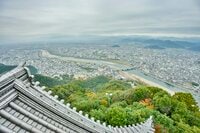 歴史のロマンを感じる登山 “金華山” 岐阜城で「城下を見下ろし殿様気分！？」瓦越しに広がる森と街のコントラストが異次元！【岐阜県】 2024年