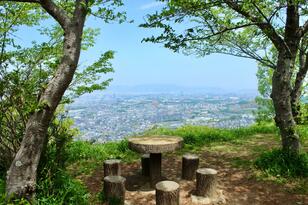 大阪から30分でアクセス！  四条畷の名低山「飯盛山」で母娘ハイキング！  さすがは西日本最大級の山城、展望270度の絶景ランチが美味しすぎた