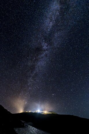 【夏山】本格化する夏山シーズン、増加の一途をたどる山岳遭難事故 「啓発ゲート」が追加開設された！  初日の様子 長野県｜2026年