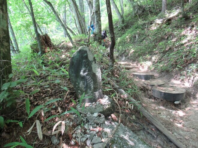 南アルプスの山の上で常夏気分！？  真っ白な砂浜が広がる「日向山」はまるで“天空のビーチ”【山梨県北杜市】の画像004