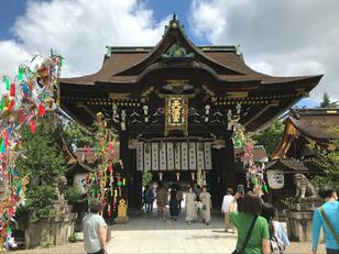 【受験祈願】学問の神様「菅原道真」を祀る京都「北野天満宮」参拝帰りに味わうスイーツと「四季の表情」