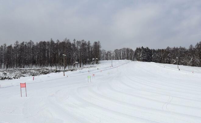 「大丈夫？ この雪質でこの価格…」 物価高の最中でも超安価を維持！  シーズン券10,000円以内のローカルスキー場3選【レポート「北の国のスキー事情」】の画像002