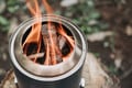 卓上での「おつまみ＆スイーツ」チョイ焼きOK！ 気になる「煙と臭い」少ない「コンパクト焚き火台」【UPI「ソロストーブ メサ」】の画像003