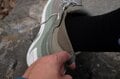 【分厚いソールが膝に優しい】HOKAの人気モデル「KAHA」がリニューアルの画像007