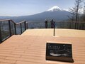 【話題の写真映えスポット】対角線上に並ぶ富士山と河口湖の絶景！「FUJIYAMAツインテラス」へのバスが運行開始！  2022年・山梨県の画像002