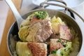 見た目のインパクト大！  ダッチオーブンで作る春のキャンプ飯「巻かないまるごとロールキャベツ」【季節の外ごはん vol.61】の画像003