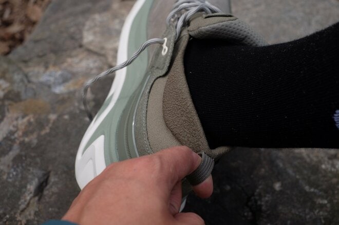 【分厚いソールが膝に優しい】HOKAの人気モデル「KAHA」がリニューアルの画像007
