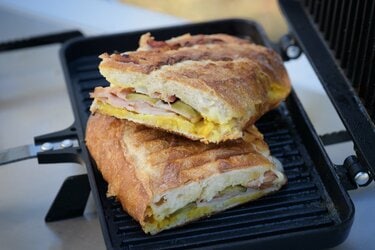 ホットサンドメーカーの “弱点を補う” 新鉄板！ ファミリーキャンプに