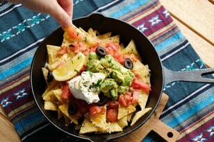 ＜ニトリのスキレット＞簡単で映えるメキシカンおつまみ「アツアツ！ナチョス」【季節の外ごはん vol.38】