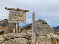 「歩きはじめて15分」で絶景！　富士山＆南アルプスを望む「秩父最高峰・北奥千丈岳と国師岳」登山口2,300mの「涼やか3時間」夏ハイキングレポ