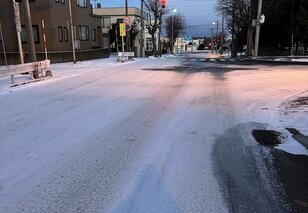 「雪の日のクルマ運転」ビギナーこそ知ってほしい！ 「実は私も苦手…」雪国暮らし40年ライターが教えるコツ＆ワザ！  意外と知らない「雪道運転攻略法」とは