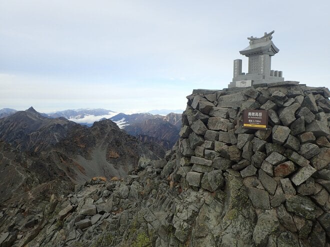 【晩秋登山】北アルプスの絶景をひとり占め！ 登山者の少ない “穴場” シーズンを狙って「涸沢」＆「奥穂高岳」への画像018
