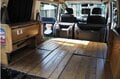 キャンプ歴30年ライターがハマる「車中泊」！　居住スペース「ギア流用」で快適でも…「クルマ旅」専用のマストアイテムとは！？　室内レポの画像002