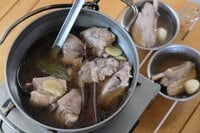 冬キャンプにもぴったり！  旨味たっぷりのスパイススープ「バクテー（肉骨茶）」レシピ【季節の外ごはん vol.64】