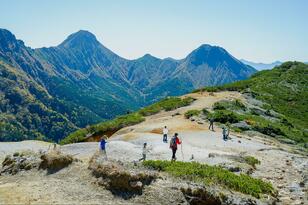 家族4人で絶景の稜線歩き！ 八ヶ岳「硫黄岳」 オーレン小屋でテント泊、長男11歳＆次男5歳との「ファミリー登山」レポート