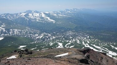 夏しか登れない百名山！ 北海道最高峰の「旭岳」と大雪山縦走で見る