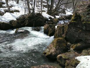 絶景の「雪壁ロード」春ドライブ！ 4月1日開通「八甲田・雪の回廊」へ「十和田湖から奥入瀬渓谷＆酸ヶ湯温泉」ルートレポ【青森県青森市・十和田市】