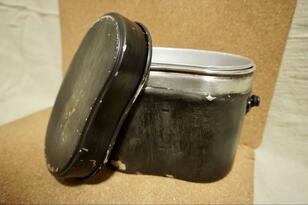 「フライパン・蒸し器・オーブン・燻製・揚げ物」も…万能調理器具「飯盒」の魅力と「おすすめの使い方」とは？
