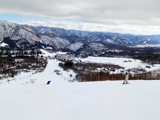 「つがいけマウンテンリゾート」で滑った後に一杯！  ゴンドラ山麓に登場した食のテーマパーク『つがいけ横丁』は日本式アプレスキーの新提案【長野県 HAKUBA VALLEY】の画像011