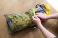 【アウトドア豆知識】レインウエアのセルフケア術「マメに洗って収納袋には入れない」のが正解!?の画像003