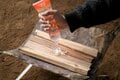 ＜火起こしに “火吹き棒” を使うのは間違い？＞焚き火に「空気を送るべきタイミング」間違っていませんか【焚き火の話 vol.26】の画像003