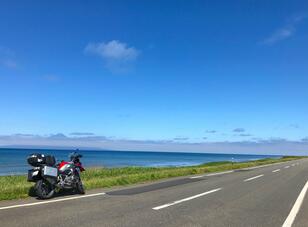 移住バイカーが明かす「ツーリングの聖地」北海道で「絶対に走るべき」ケタ外れの爽快感「絶景ロード」3選