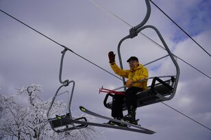 その名は「ニャルツチェア」リフト 「ネコマ マウンテン」オープン！  連結リフトで “アルツとネコマ” がつながり国内最大級のスキー場が誕生
