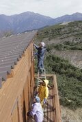 Before & After にご注目！  山小屋シーズン中の最後の仕事「外壁塗装」やってきました【わたし、山小屋はじめます vol.17】の画像002