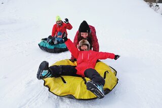 スノーチュービングは、雪の冒険王国のなかでも人気のアイテム