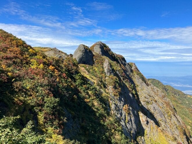 【10月の紅葉絶景】ロープウェイで登れるスリル満点の岩峰ルート「八海山」の画像001