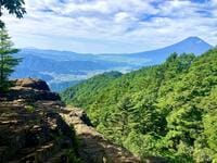 絶景の「夏富士」を眺望する「三ツ峠山」！  登山口から約3時間半、山名由来の3山「開運山・御巣鷹山・木無山」めぐる「登山レポ」