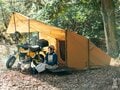 軽量コンパクト・充実の「居住＆ガレージ」空間！  キャンプンプツーリングに最適「ソロ2ルームテント」【DOD「バイクインパップ」】の画像003