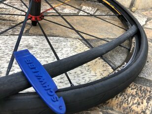 突然のアクシデントでも困らない！「自転車初心者」のための「道具3つ」でできる「お手軽」パンク修理