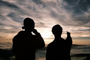 ひとり？ 誰かと一緒？ 人数でも変わる「登山」の中身！  ソロからグループまで、気になる「安全＆体力」面のメリットと課題とは？  実体験でパターン分け＆解説