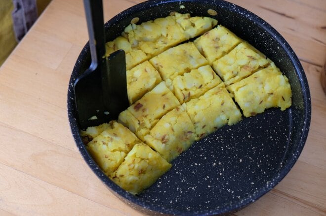 ビールがすすむ！＜春巻きの皮＞で作るスパイスおつまみ「サモサ風春巻き」【季節の外ごはん vol.67】の画像007