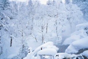 上村愛子と里谷多英の「八甲田山バックカントリースキー」ルポ！  冬のアクティブ旅案内マガジン「Snow trip magazine」のこだわり魅力