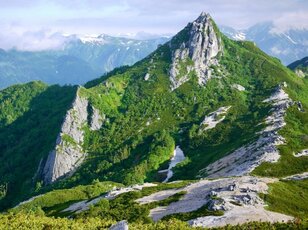 【裏銀座エリアを目指す登山者に耳寄り情報】今年の裏銀座登山バスは「運行日12日間増」7月下旬から8月は毎日運行します
