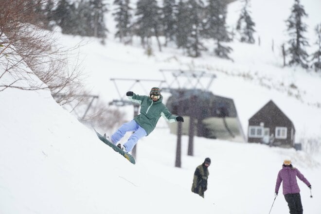 「春の女子旅」日帰りスキー場選びの最適な回答【群馬県 川場スキー場】 ここがスキー場！？  四角いビル「カワバシティ」は“滑る”だけじゃもったいない“楽しみ”空間の画像002